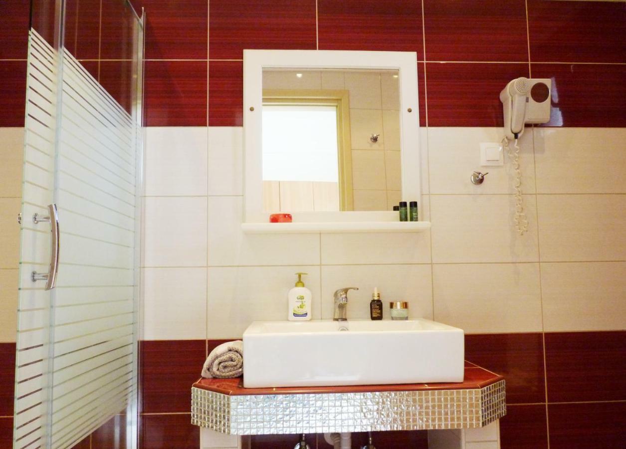 Yannis Apartments Afytos Exterior photo