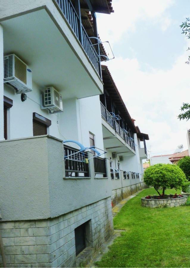 Yannis Apartments Afytos Exterior photo