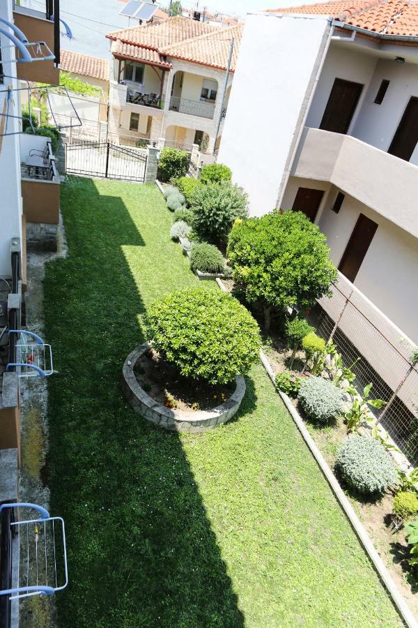 Yannis Apartments Afytos Exterior photo