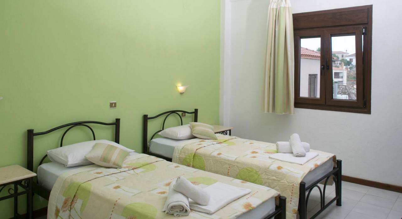 Yannis Apartments Afytos Exterior photo