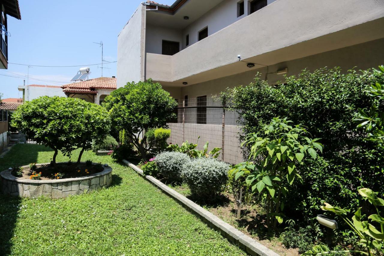 Yannis Apartments Afytos Exterior photo