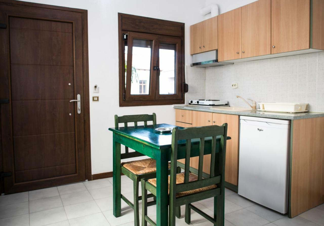 Yannis Apartments Afytos Exterior photo